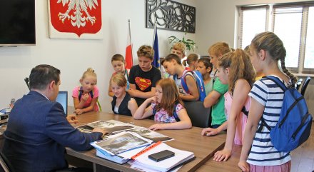 Burmistrz opowiada młodzieży o inwestycjach na najbliższe lata